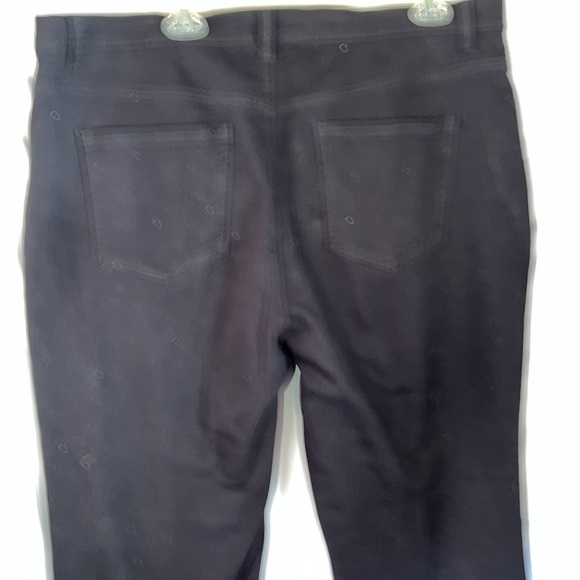 Gloria Vanderbilt Pants, Amanda Style Jean SZ 16W, W 20”, L 41", IN 28", (JT1) - Picture 4 of 7